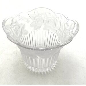Mikasa‎ Studio Nova Winter Rose Embossed Ribbed Crystal Flower Vase